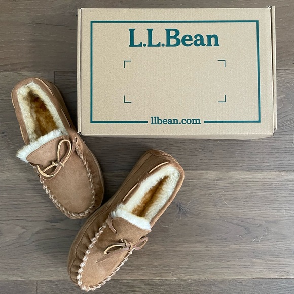 L.L. Bean Shoes - L.L. Bean Women’s Wicked Good Camp Moccasin Slippers NIB Brown Size 7 Never Worn